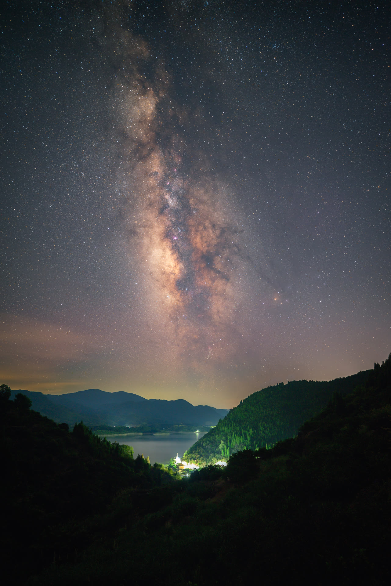 妙山旁银河
